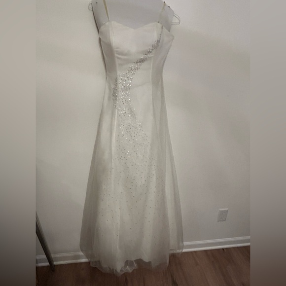 Vintage White gown/Wedding dress - Picture 3 of 4